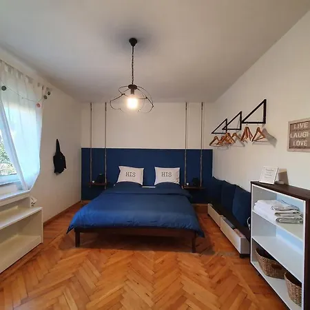 X 6 People Apartment