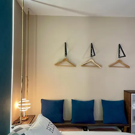 X 6 People アパート