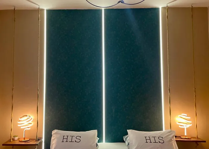 X 6 People アパート ティラナ