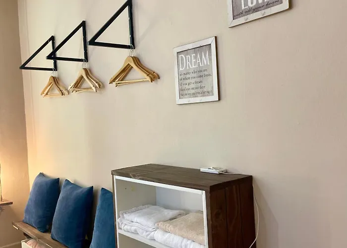 X 6 People アパート ティラナ