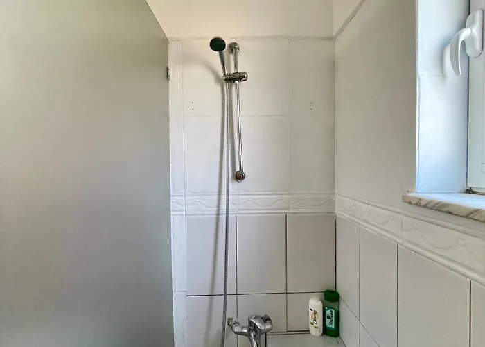 X 6 People アパート *