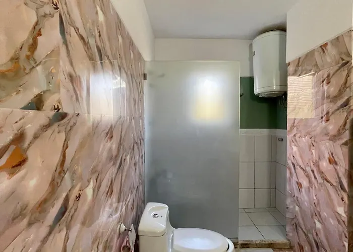 X 6 People アパート *