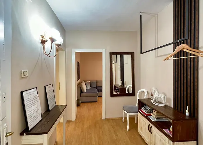 X 6 People アパート